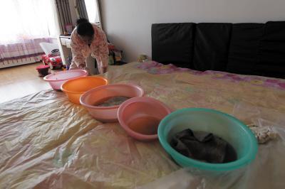 白水楼上漏水，住户失联，小区没物管，业主维权难！律师来支招……